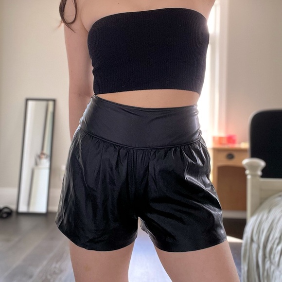 CLUB MONACO LEATHER SHORTS - Picture 4 of 6